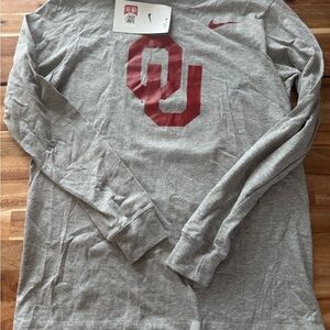 Nike college Logo Gray Long Sleeve Shirt with Maroon Logo NWT Medium